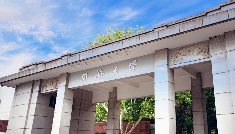 冯德昭的本科毕设被评为优秀，祝贺！